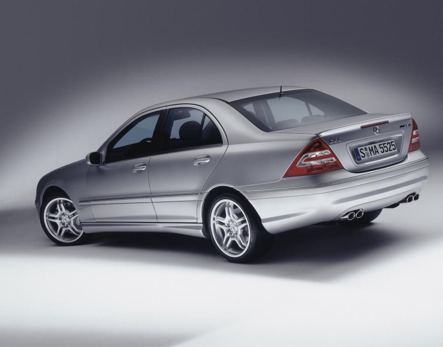  Mercedes-Benz C55 AMG 2005 года  (фото 19 из 37)